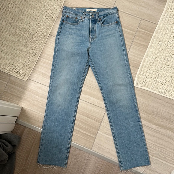 Levi’s Wedgie Straight Jean - Picture 3 of 5